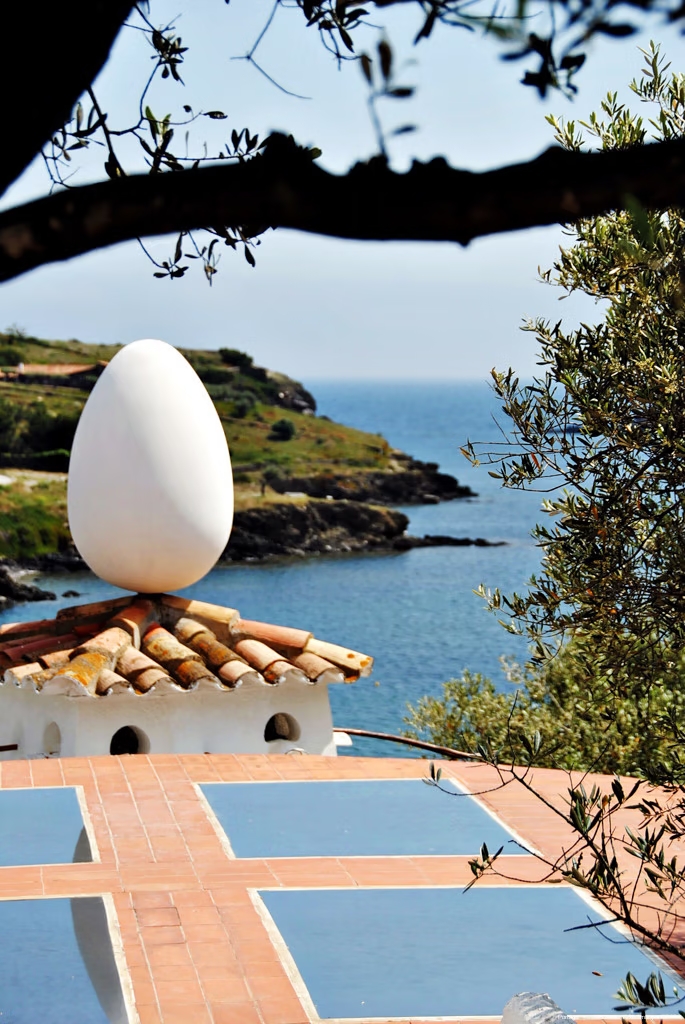 Retrat de Salvador Dalí: inspiració d'artista per a propietats empordaneses