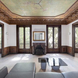 Reforma d'un apartament històric del segle XI al Barri Gòtic de Barcelona amb murs de pedra medievals conservats i serveis moderns de luxe