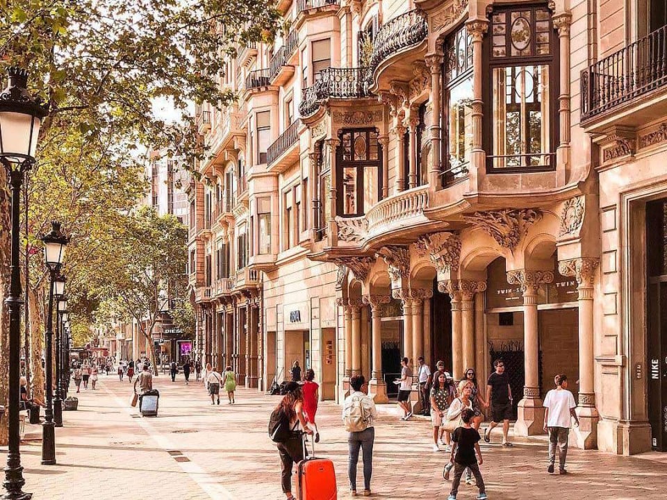 Mapa dels barris de Barcelona que mostra l'Eixample, Gràcia, Sarrià, el Barri Gòtic i altres districtes