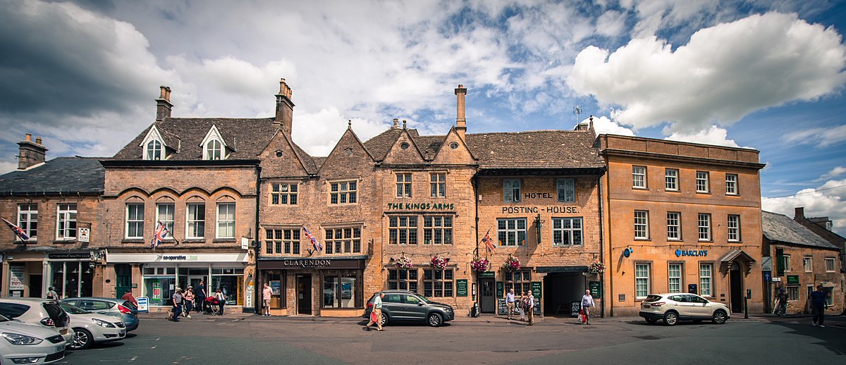 Plaça del mercat històric de Stow-on-the-Wold i arquitectura medieval
